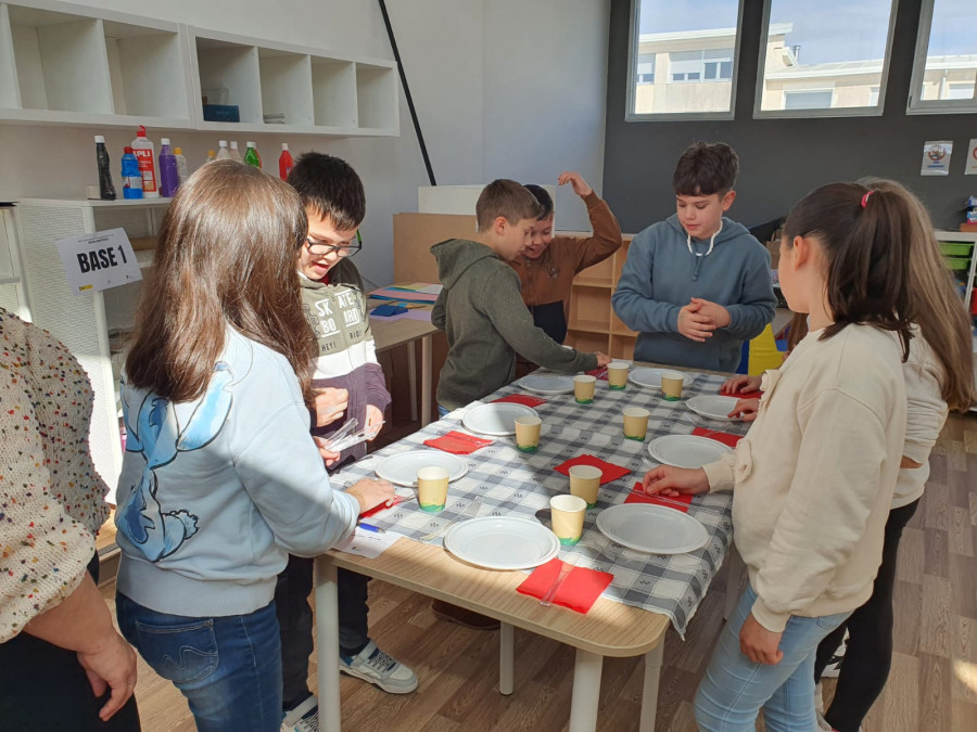 Escolares del colegio Baño-Xanza de Valga destierran los roles de género en la gincana sobre corresponsabilidad