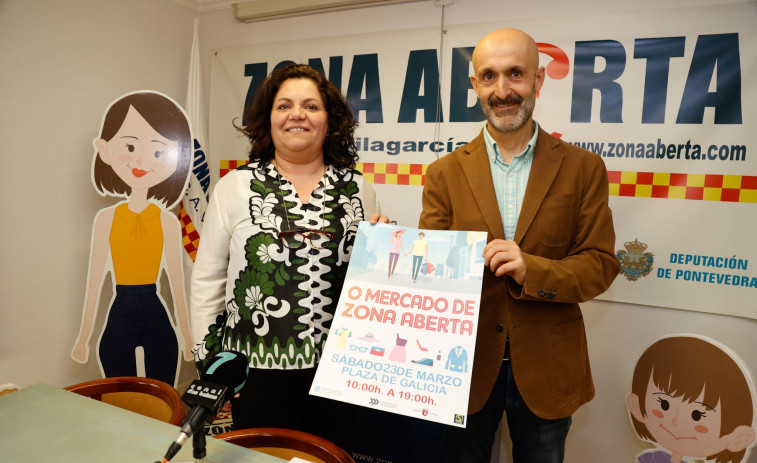 El comercio sale a la calle en Vilagarcía con todo tirado de precio