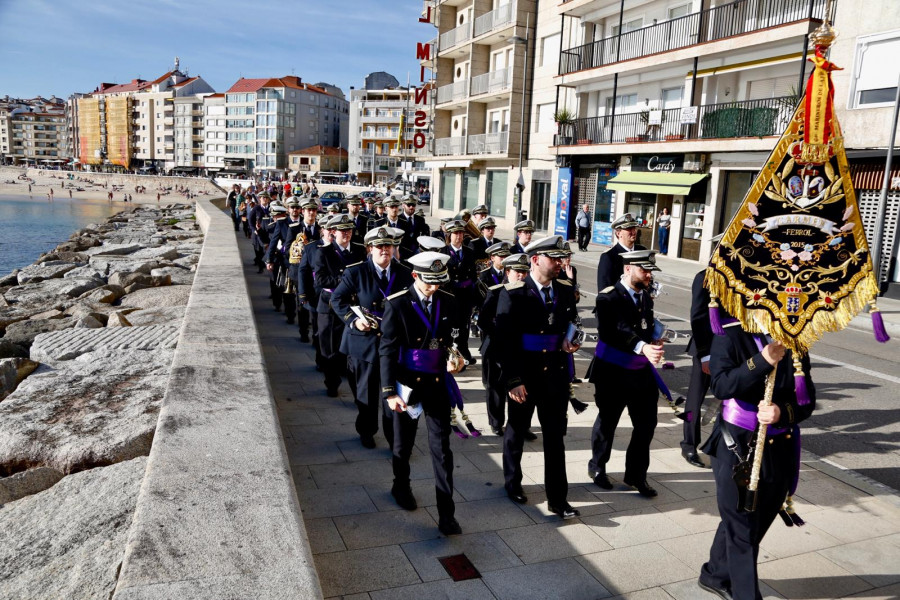 El Certamen de Bandas de Sanxenxo abre la Semana Santa en O Salnés que este domingo bendice los Ramos