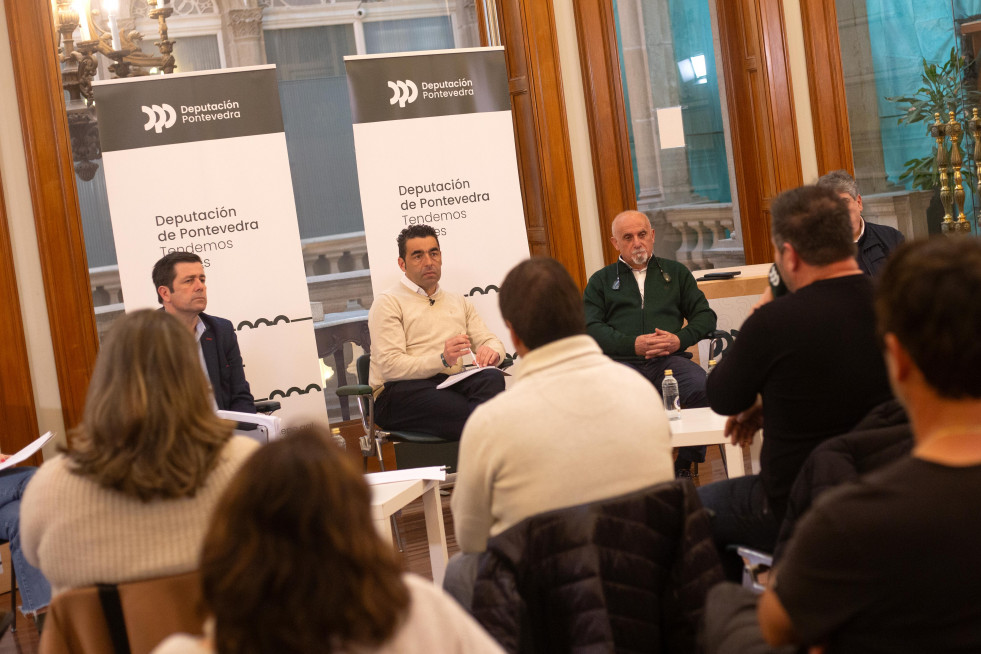 Luis lópez reunión cofradías