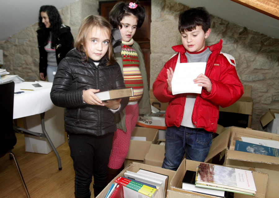 Cambados celebra el Mes do Libro con talleres en los colegios y presentaciones en la biblioteca