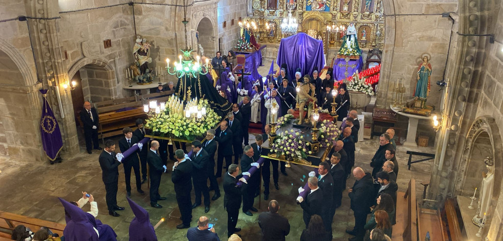La procesión del Ecce Homo y La Soledad queda sin salir en Rianxo y se desarrolló dentro de la iglesia de Santa Columba