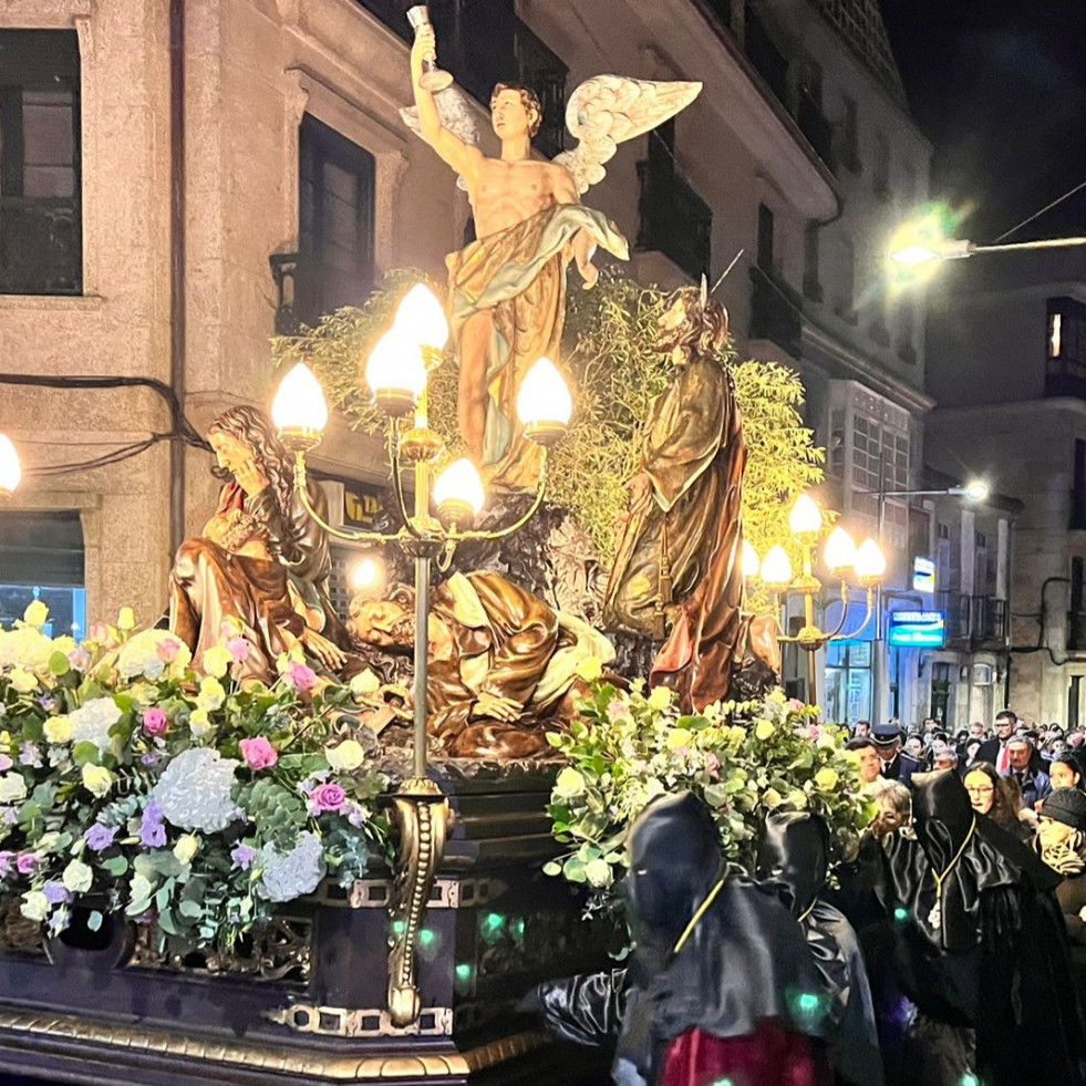 El Paso de Jesús en el Huerto de los Olivos en Ribeira es la única procesión que salió en O Barbanza pese a la adversa meteorología