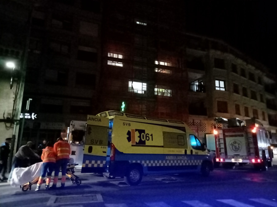Trasladan al hospital comarcal a un ribeirense con quemaduras en las piernas e intoxicación por humo