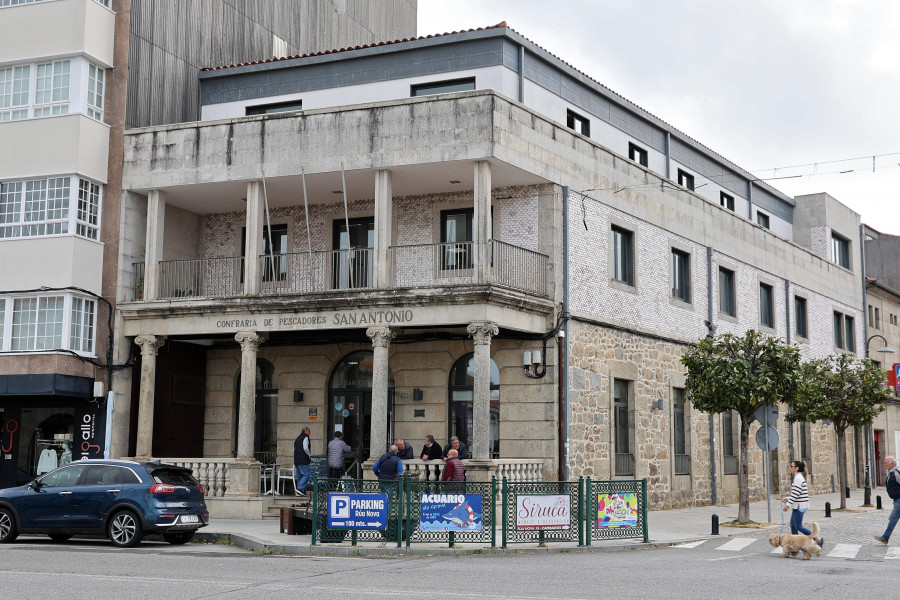 Regresa a los juzgados la controvertida reposición de una mariscadora a la máquina de cribado en la Cofradía de Cambados