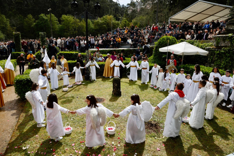 Meis despide sus escenas de Semana Santa y da paso a la Romería das Cabezas