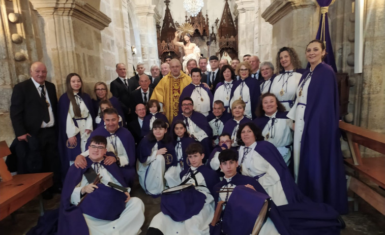 La lluvia provoca que las procesiones de Jesús Resucitado en Rianxo y A Pobra se sustituyan por actos simbólicos en las iglesias