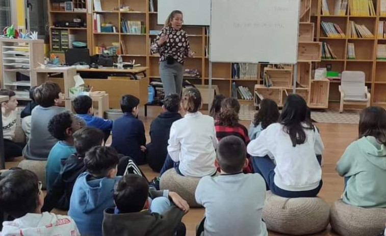 Los centros educativos de Boiro acogen talleres de regueifas, que rematarán en mayo con una gala