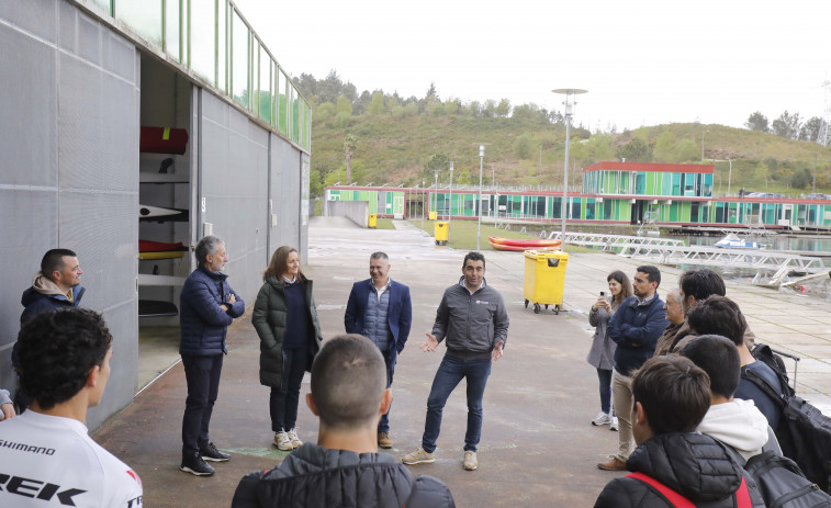 Luis López visita a los piragüistas de la provincia antes del Selectivo Nacional