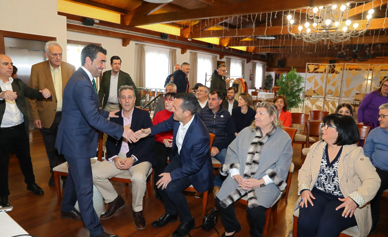 López defiende el papel de las empresas y el plan de servicios y obras como “o máis alto da historia”