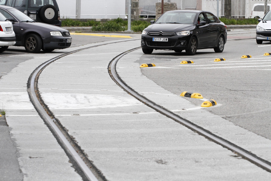 Herido un ciclista al caerse de la bicicleta en los raíles del ferrocarril del Puerto