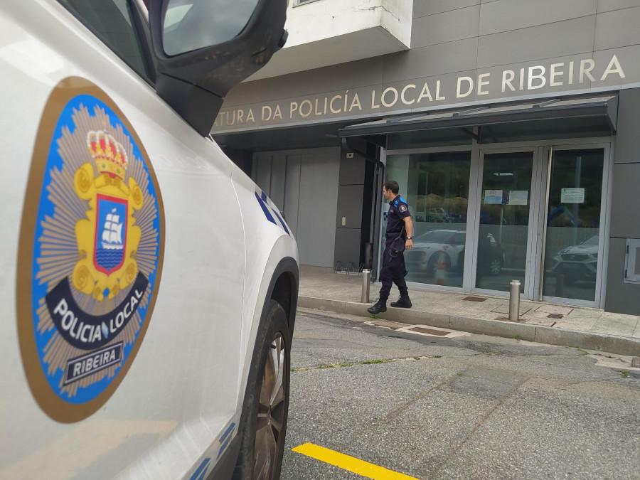 Multitudinaria pelea entre dos familias en las inmediaciones del Parque García Bayón, en Ribeira