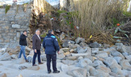 Cede el muro de una vivienda en la playa de A Carabuxeira a consecuencia de los temporales