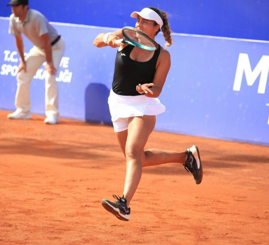 Jéssica Bouzas gana en dos sets a la italiana Camilla Rosatello