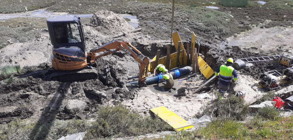 Enésima rotura de la tubería de abastecimiento a O Grove: “En calquera momento quedamos sin agua potable”