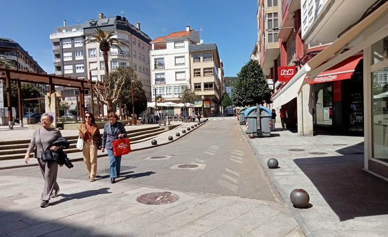 Proyectan continuar con la humanización del centro de Ribeira en las calles de delante y detrás del consistorio