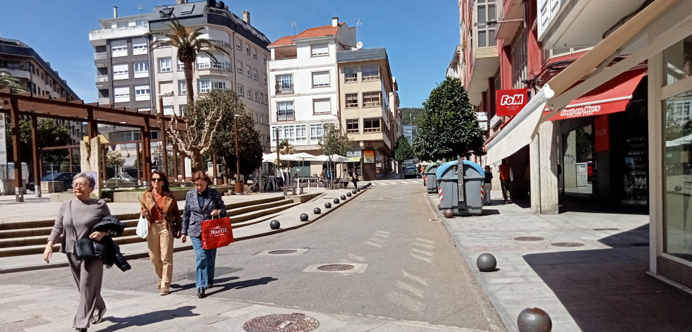 Proyectan continuar con la humanización del centro de Ribeira en las calles de delante y detrás del consistorio