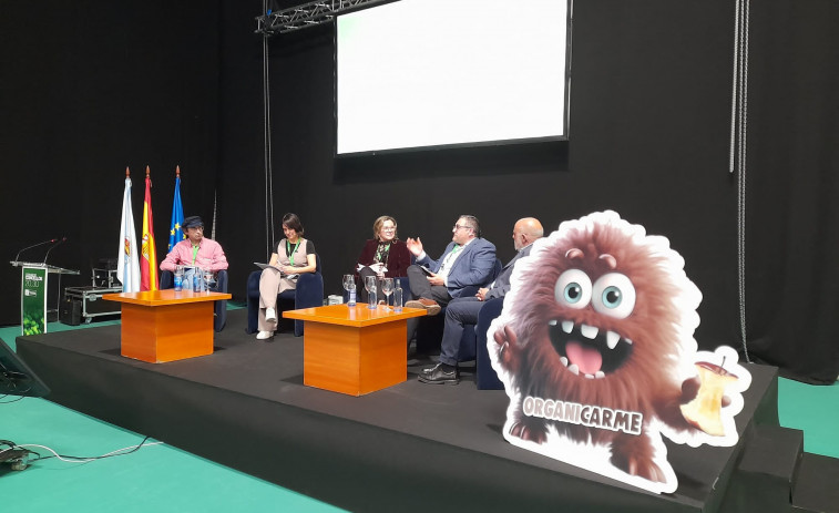 Vilagarcía expone su plan de gestión de residuos en la Feria de Silleda