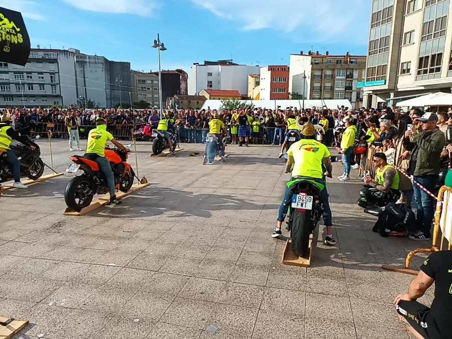 Ribeira ruge al son de más de 2.000 motos durante la Sexta Kedada de Os Reventapistóns