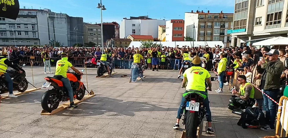 Ribeira ruge al son de más de 2.000 motos durante la Sexta Kedada de Os Reventapistóns