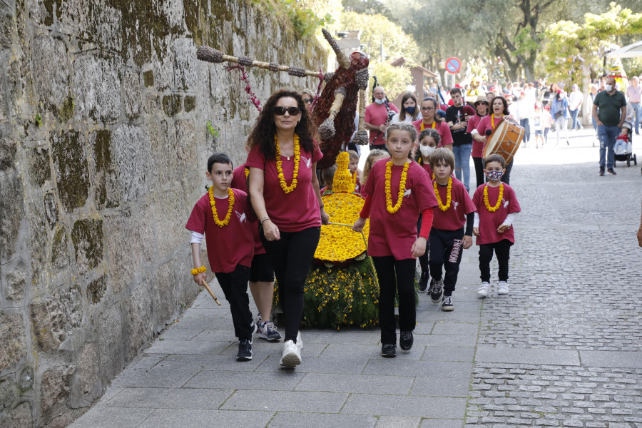 Cambados mantén viva a tradición dos Maios cunha xornada de festa e gratificacións aos participantes