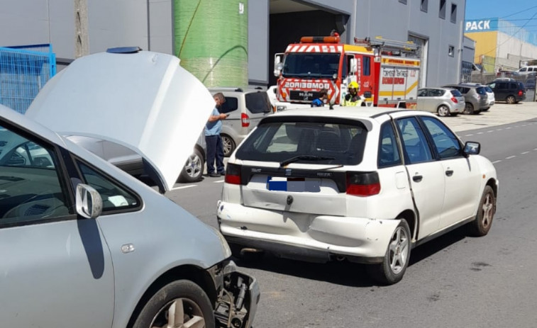 Herido el conductor de un coche en un accidente de tráfico registrado en el polígono industrial de Xarás, en Ribeira