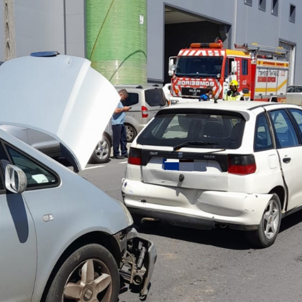 Herido el conductor de un coche en un accidente de tráfico registrado en el polígono industrial de Xarás, en Ribeira