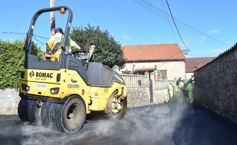 Valga retoma las obras de pavimentación en carreteras municipales por el buen tiempo