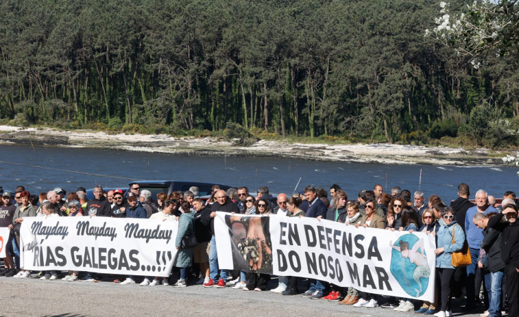 Mariscadoras, rañeiros y bateeiros de toda la Ría se concentran en Carril: 