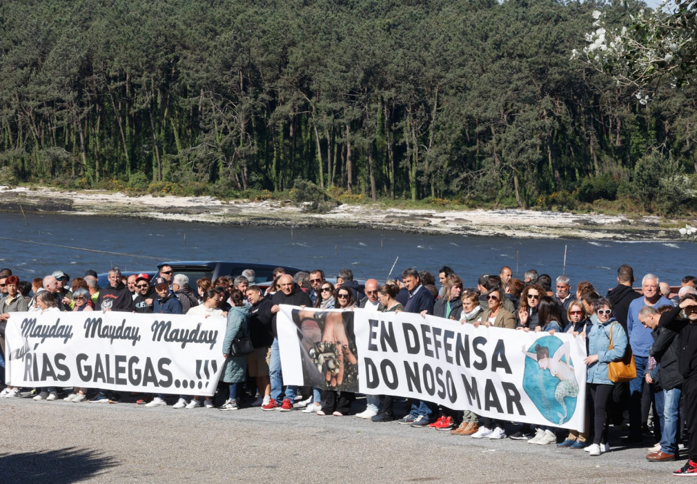 Mariscadoras, rañeiros y bateeiros de toda la Ría se concentran en Carril: 