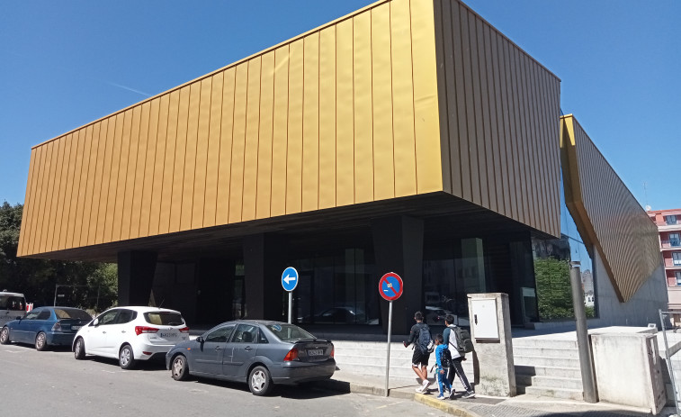 Las elecciones europeas y la falta de conexión con el saneamiento demoran la apertura del auditorio de Ribeira