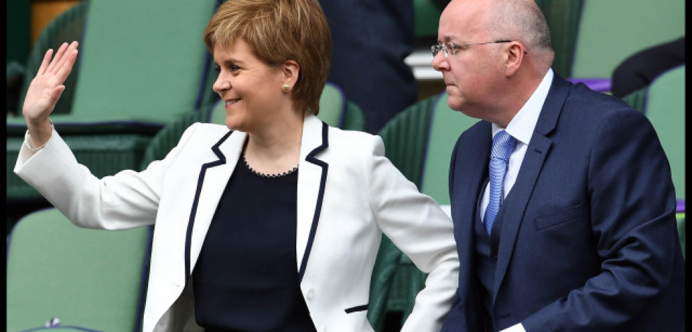 Sturgeon admite una situación “muy difícil” tras el arresto de su esposo