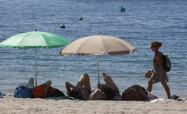 Arousa encara los primeros baños con obras pendientes en sus playas