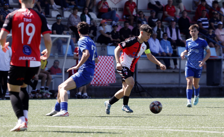 El Arosa juvenil logra una victoria crucial en medio de un gran ambiente en Vilaxoán
