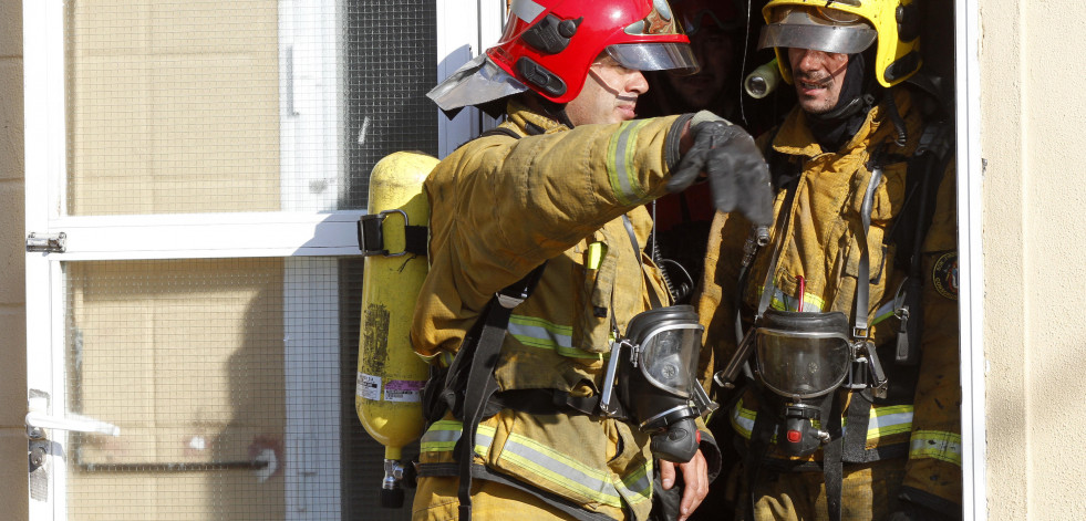 Sofocan un fuego declarado en unos palés en la terraza de una vivienda en Vilanova