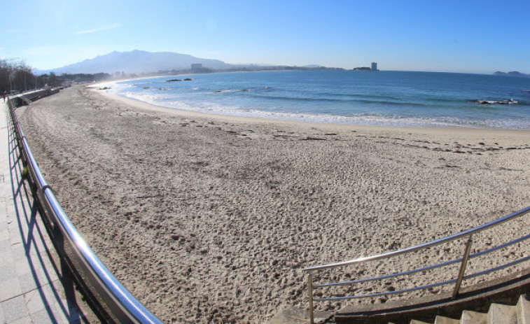 Hallan el cadáver de una mujer en un coche junto a la playa de La Fuente, en Vigo