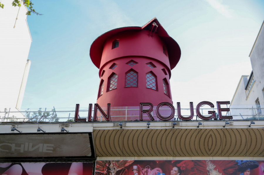 El emblemático Moulin Rouge pierde sus aspas