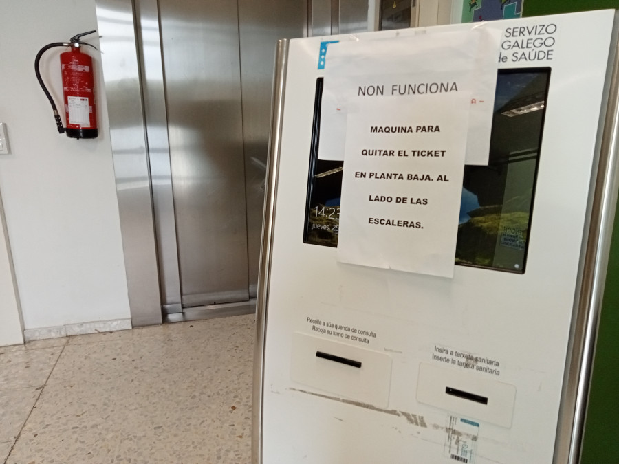 El centro de salud de Ribeira cifra en 10.000 pacientes los que el miércoles quedaron sin médico asignado