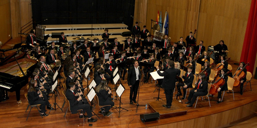 La banda de música y la radio de Valga cumplen 25 años y lo celebran con una jornada festiva