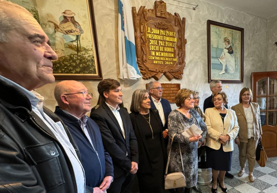 Los hermanos Juan y José Paz Pérez reciben un emotivo homenaje póstumo por su contribución al Centro Recreativo de Artes y la parroquia