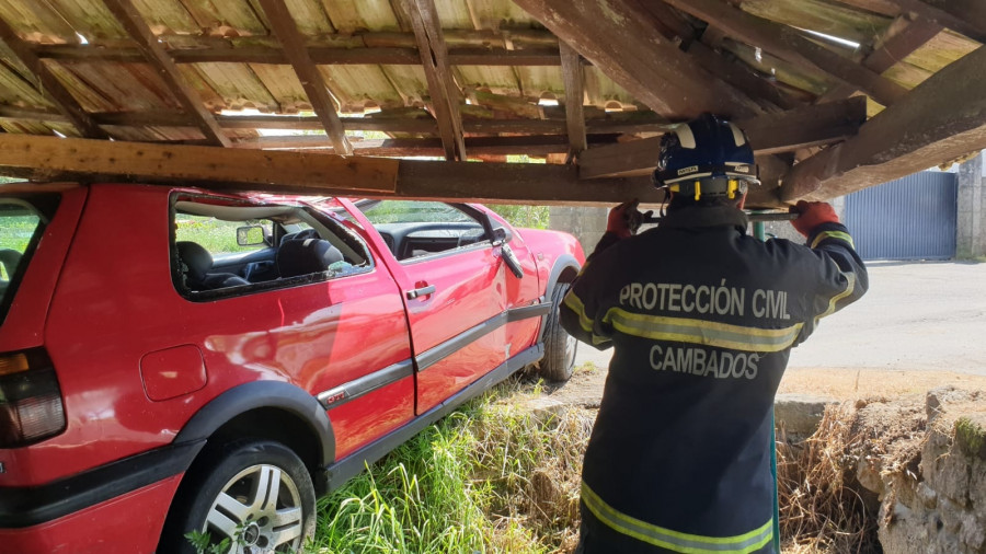 Cambados evalúa los daños del lavadero de A Pedreira y reclamarán la reparación al seguro del coche