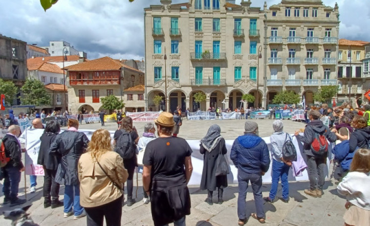 Un centenar de colectivos de toda Galicia se manifiestan contra la 