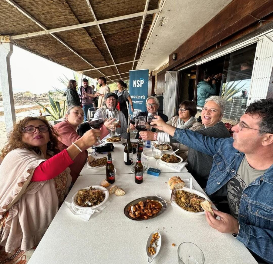 El festival grovense “Nos Seus Pés” lleva su solidaridad a Lugo en un evento con tapeo y música