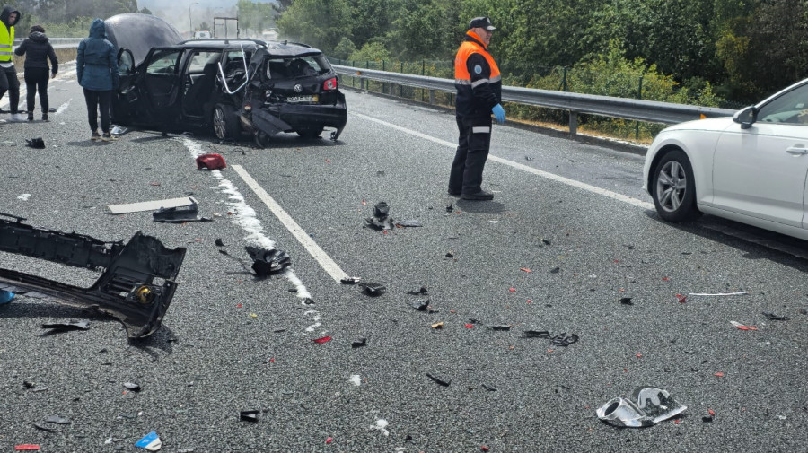 Accidente múltiple en la AP-9 a la altura de Portas con, al menos, siete vehículos implicados
