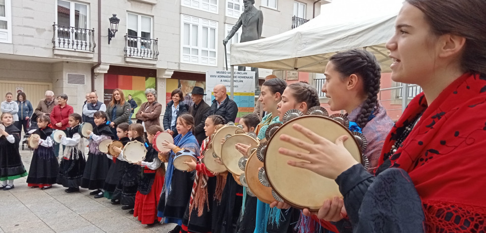 Folclore y Letras Galegas irán de la mano este domingo en el festival de la asociación “Caramiñas” de A Pobra