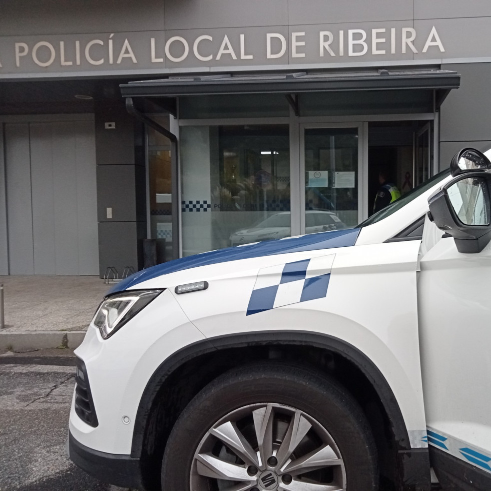 Investigado en Ribeira un hombre por conducir un vehículo con carnet retirado por pérdida de puntos y dar positivo en drogas