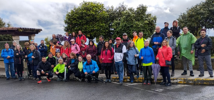 Ni la adversa meteorología pudo con los marchadores populares de O Barbanza