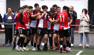 El Arosa Juvenil celebra su permanencia