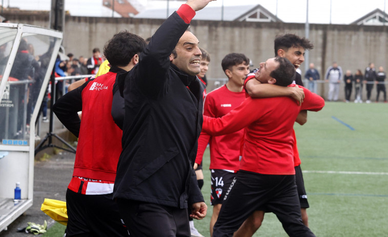 El Arosa está a un paso de tener a sus dos equipos juveniles en lo más alto