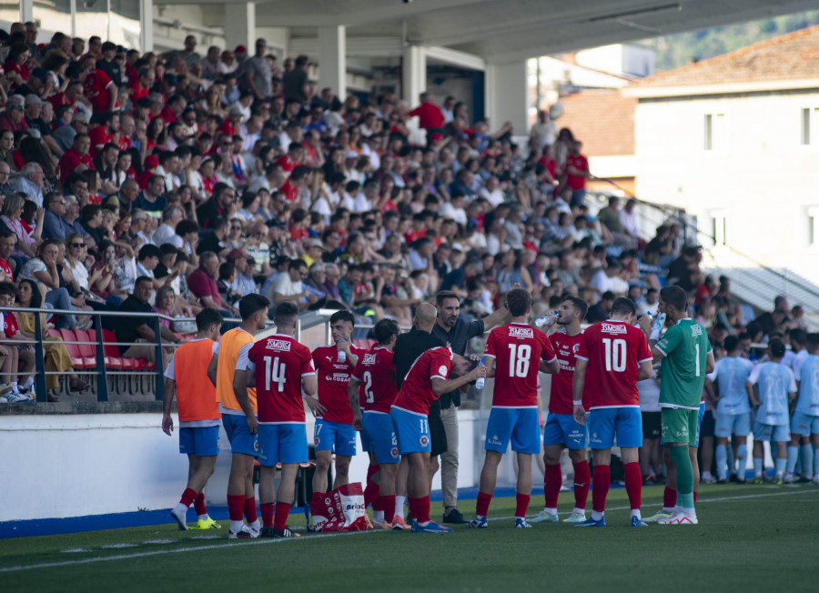 El Arosa activa el modo play-off con O Couto en el punto de mira